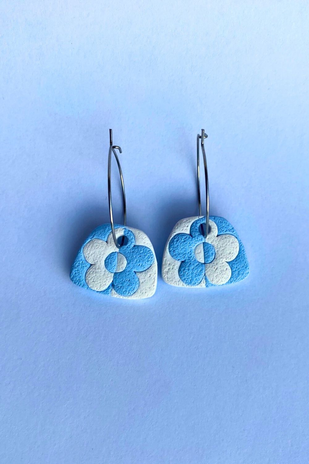 2-colour Daisy Tabs - Pale Blue + White