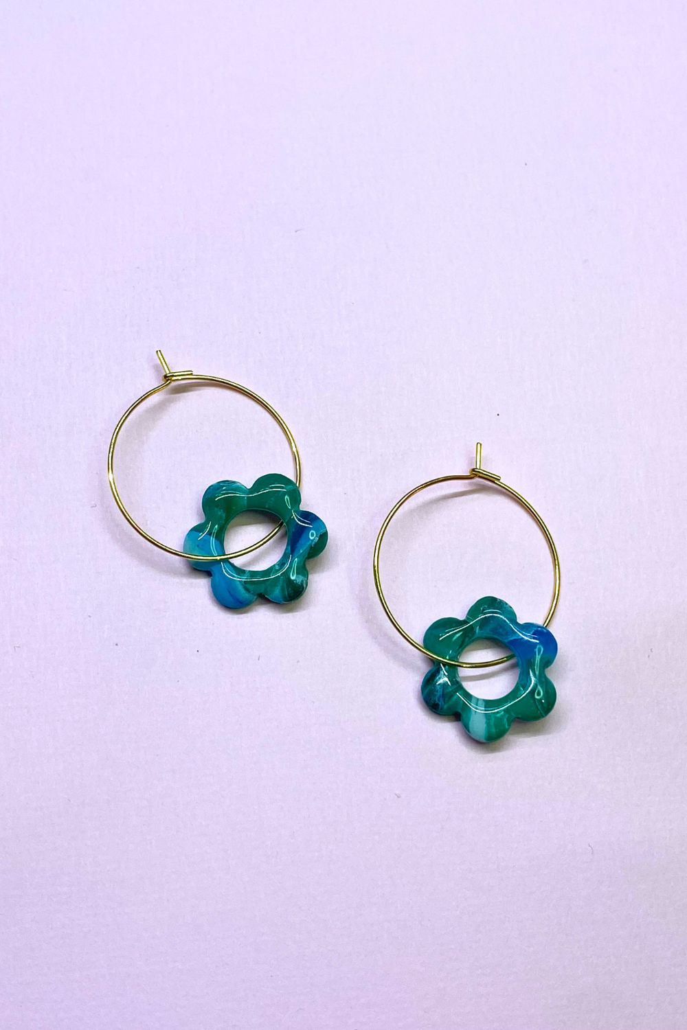 Small 6-petal Daisy Charms - Green Translucent Faux Stone